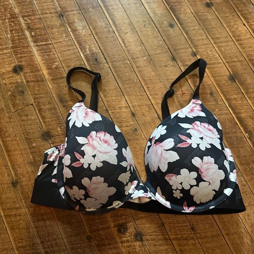Victorias Secret Wear Everywhere t-shirt lightly lined roses 36C bra